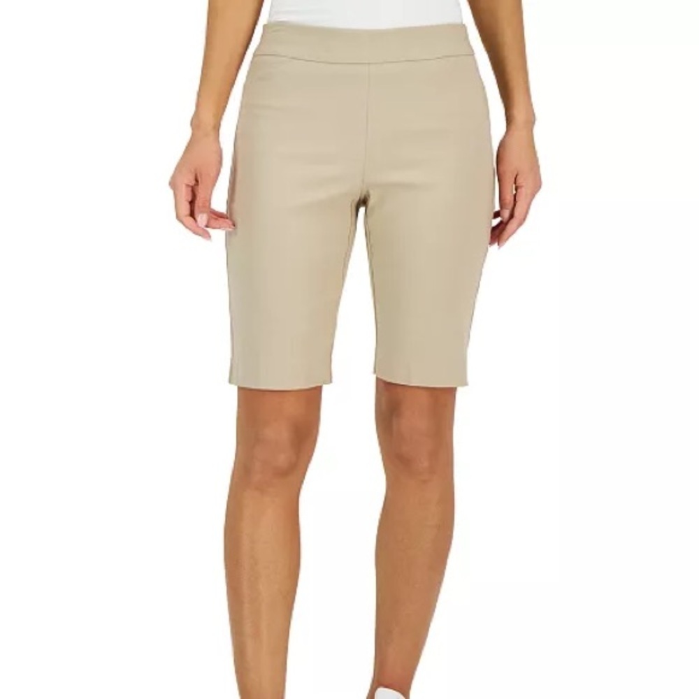 NWT Crown & Ivy Ashley cream shorts